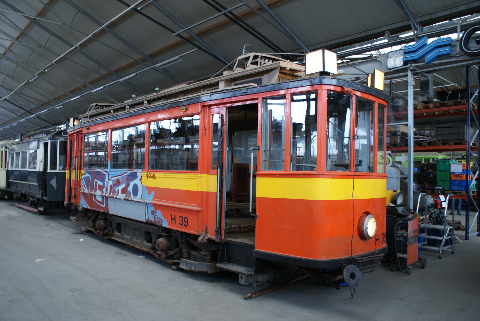 Foto van EMTA Diverse trams 39