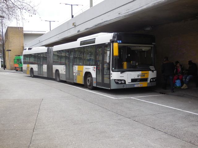 Foto van DeLijn Volvo 7700A 111078 Gelede bus door Stadsbus