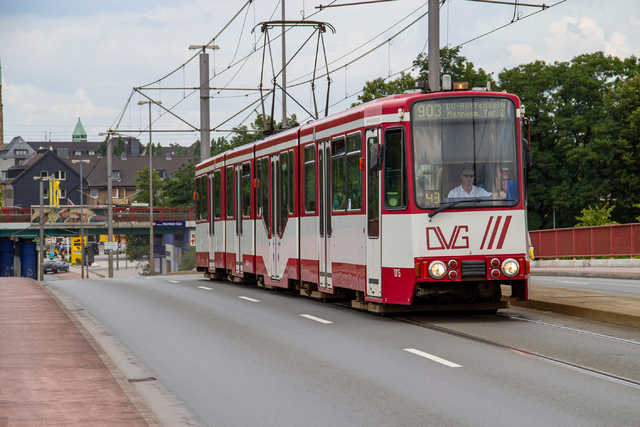 Foto van DVG Düwag GT10NC-DU 1015 Tram door Martin