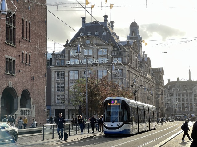 Foto van GVB 15G-tram (Urbos) 3036 Tram door_gemaakt Stadsbus