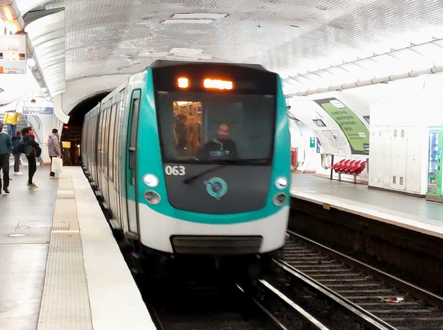 Foto van RATP MF 01 63 Metro door_gemaakt Jossevb