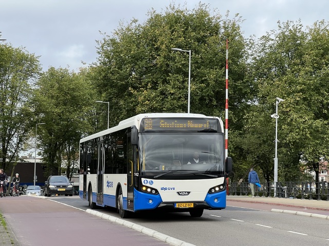 Foto van GVB VDL Citea SLF-120 1142 Standaardbus door Stadsbus