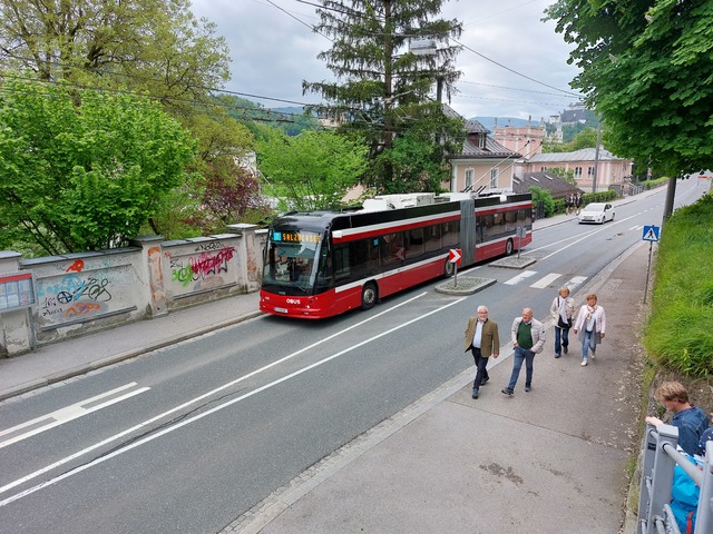 Foto van Salzburg Hess Swisstrolley 428 Gelede bus door Jossevb
