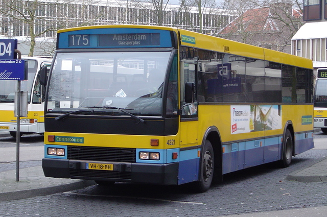 Foto van CXX Den Oudsten B88 4321 Standaardbus door wyke2207