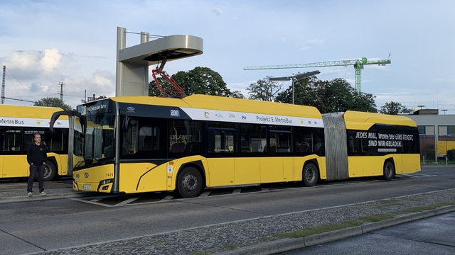 Foto van BVG Solaris Urbino 18 E 5421 Gelede bus door_gemaakt Stadsbus
