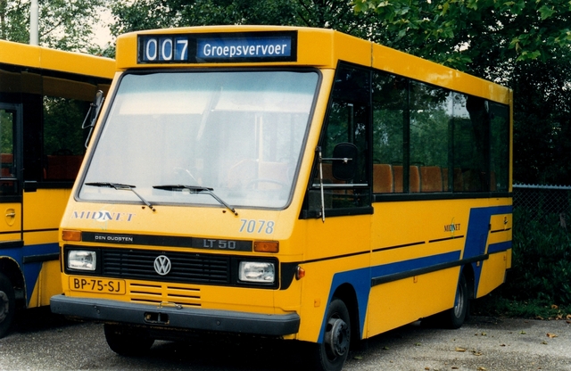Foto van MN Volkswagen LT50 / Den Oudsten 7078 Minibus door wyke2207
