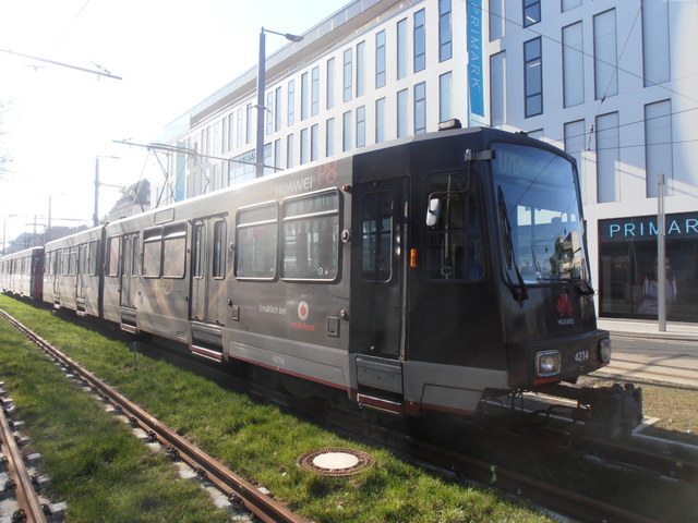 Foto van Rheinbahn Stadtbahnwagen B 4214 Tram door Perzik