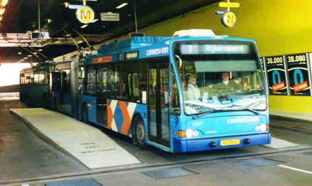 Foto van HER Berkhof Premier AT 18 5227 Gelede bus door Jelmer