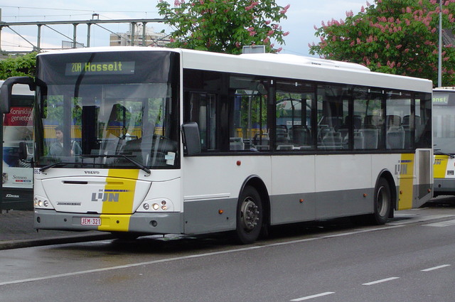 Foto van DeLijn Jonckheere Transit 2000 440963 Standaardbus door wyke2207