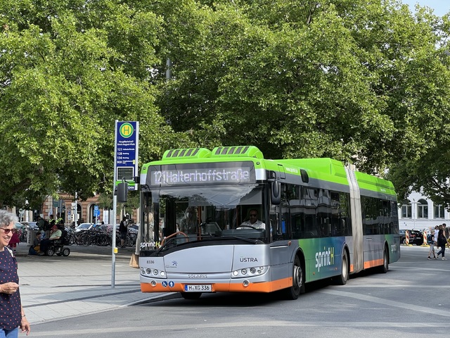 Foto van Ustra Solaris Urbino 18 Hybrid 8336 Gelede bus door_gemaakt Stadsbus