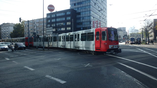 Foto van KVB Stadtbahnwagen B 2049 Tram door Perzik