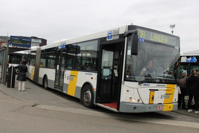 Foto van DeLijn Jonckheere Transit 2000 G 4942 Gelede bus door Ovspotter.017