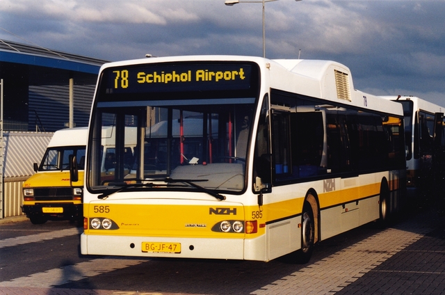 Foto van NZH Berkhof Premier 12 585 Standaardbus door wyke2207