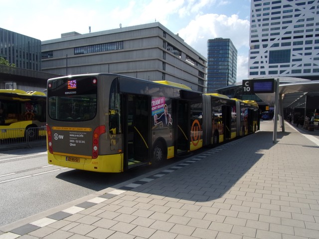 Foto van QBZ Van Hool AGG300 4201 Dubbelgelede bus door Lijn45