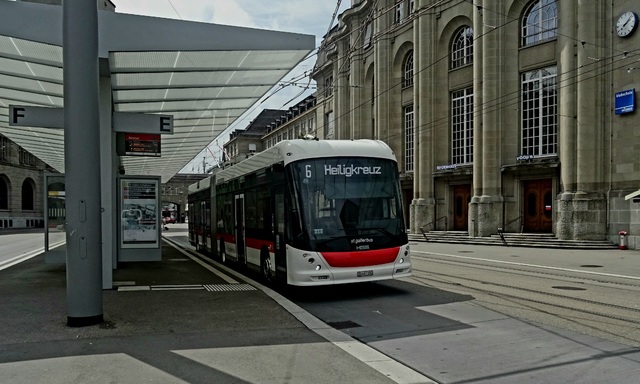 Foto van VBSG Hess Swisstrolley 104 Gelede bus door_gemaakt Jossevb