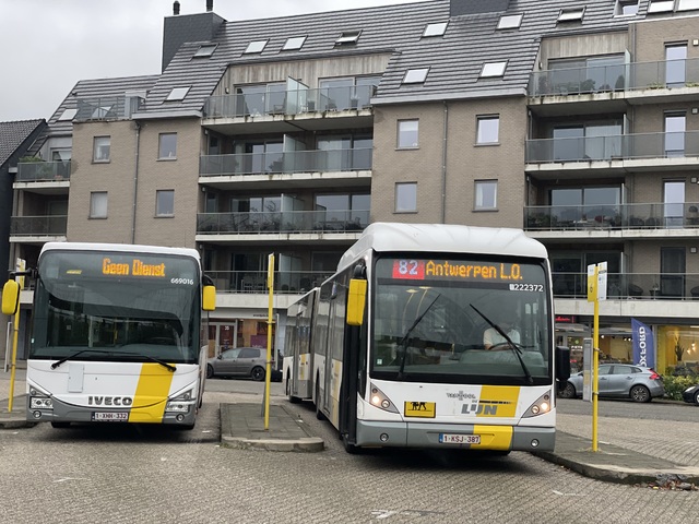 Foto van DeLijn Van Hool AG300 222372 Gelede bus door_gemaakt M48T