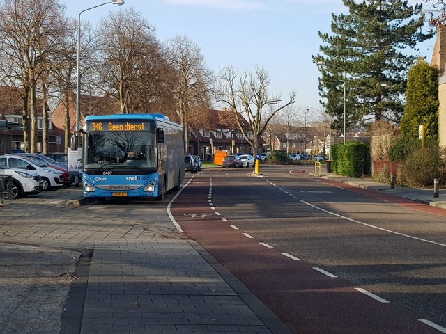 Foto van QBZ Iveco Crossway LE (13mtr) 6407 Standaardbus door_gemaakt treinspotter-Dordrecht-zuid