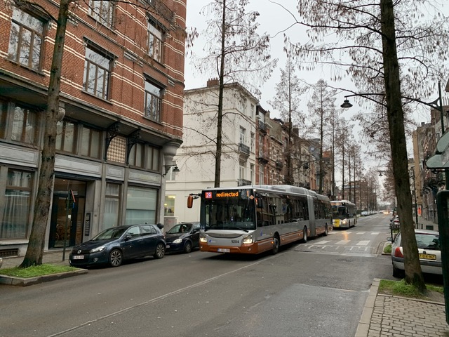 Foto van MIVB Iveco Urbanway 18 Hybrid 9204 Gelede bus door_gemaakt Stadsbus