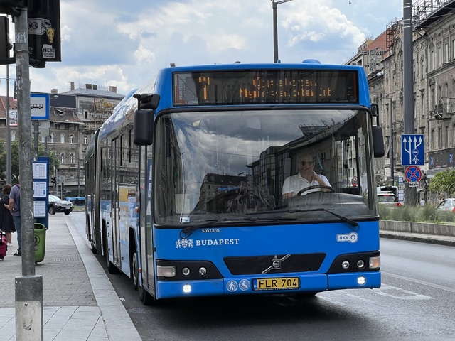 Foto van BKK Volvo 7700A 704 Gelede bus door Stadsbus