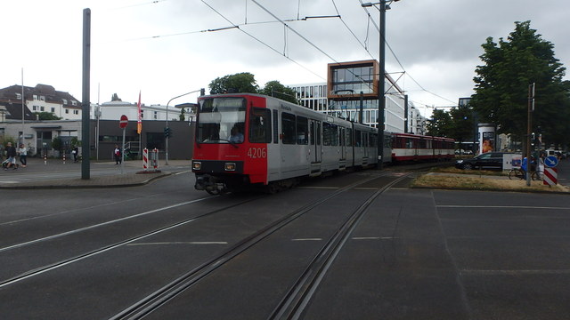 Foto van Rheinbahn Stadtbahnwagen B 4206 Tram door_gemaakt Perzik