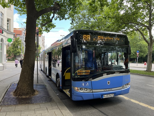 Foto van MVG Solaris Urbino 18 5425 Gelede bus door Stadsbus