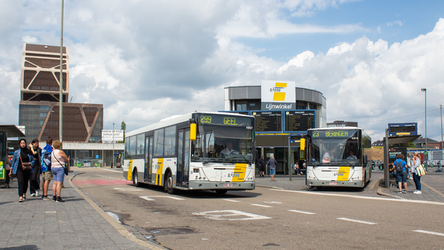 Foto van DeLijn Jonckheere Transit 2000 4867 Standaardbus door TreinspotterQuinn