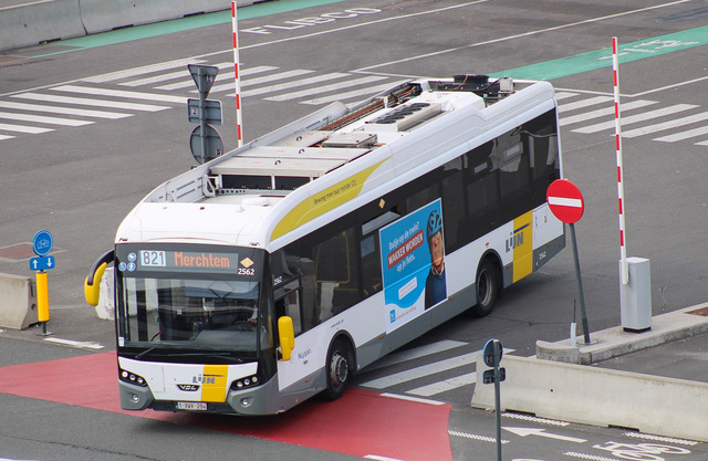 Foto van DeLijn VDL Citea SLE-120 Hybrid 2562 Standaardbus door BusDordrecht2003