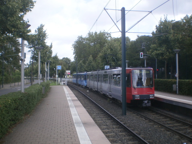 Foto van Rheinbahn Stadtbahnwagen B 4275 Tram door_gemaakt Perzik