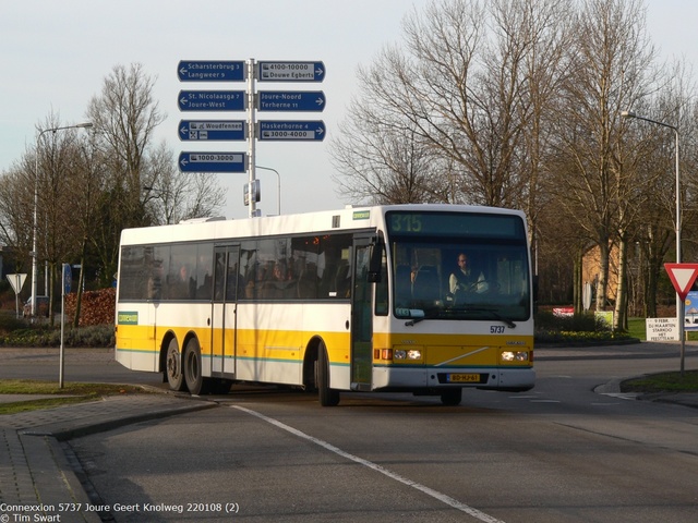Foto van CXX Berkhof 2000NL 5737 Standaardbus door tsov