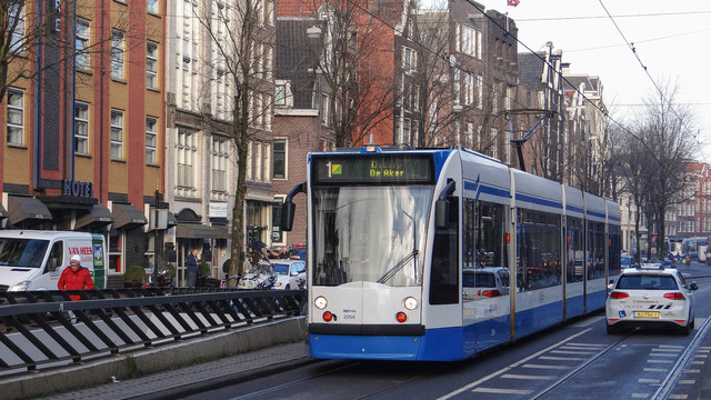Foto van GVB Siemens Combino 2054 Tram door OVdoorNederland