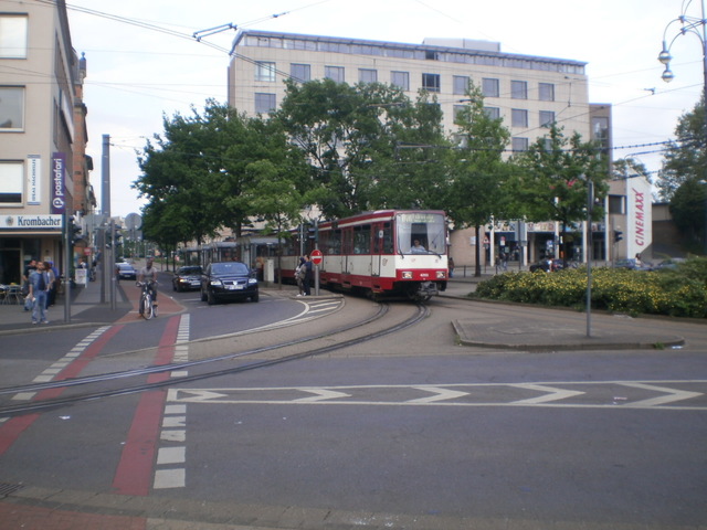 Foto van Rheinbahn Stadtbahnwagen B 4203 Tram door_gemaakt Perzik