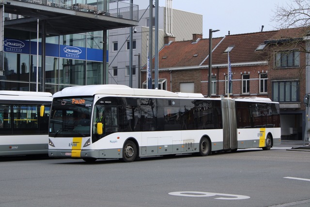 Foto van DeLijn Van Hool AG300 5564 Gelede bus door Mori