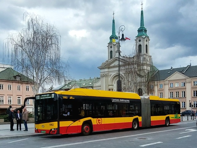 Foto van ZTM Solaris Urbino 18 E 5982 Gelede bus door Jossevb