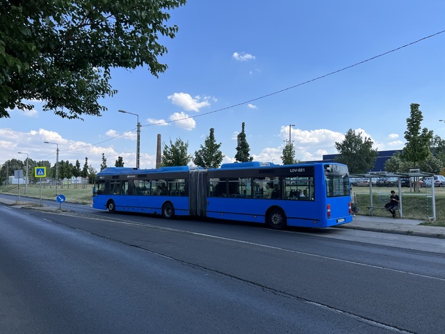 Foto van BKK Van Hool AG300 881 Gelede bus door_gemaakt Stadsbus
