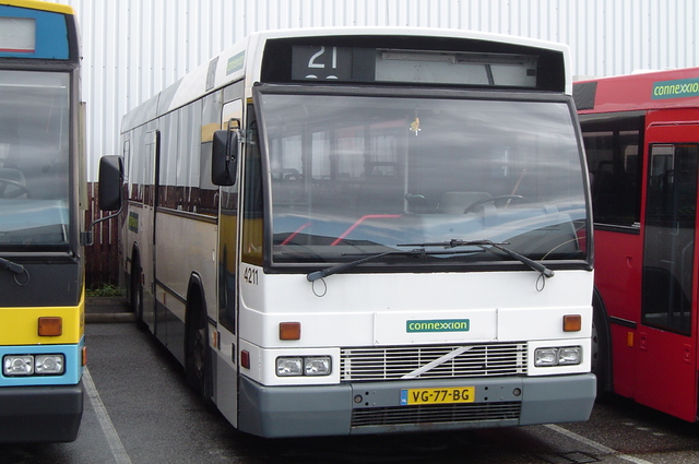 Foto van CXX Den Oudsten B88 42111 Standaardbus door wyke2207