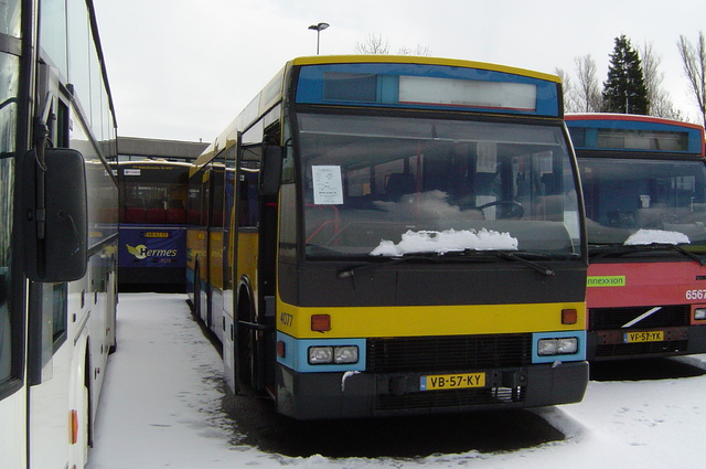 Foto van CXX Den Oudsten B88 4077 Standaardbus door wyke2207
