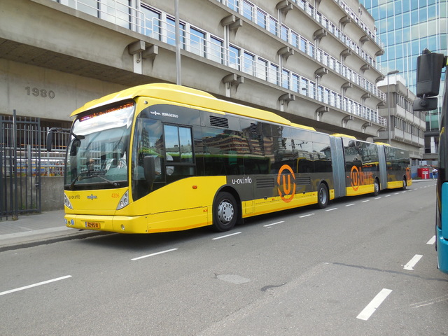 Foto van QBZ Van Hool AGG300 4206 Dubbelgelede bus door_gemaakt Stadsbus