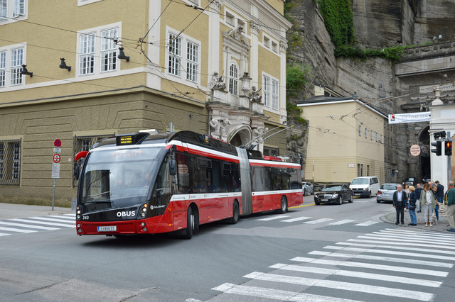 Foto van Salzburg Solaris Trollino 18 347 Gelede bus door_gemaakt Pakjesboot12