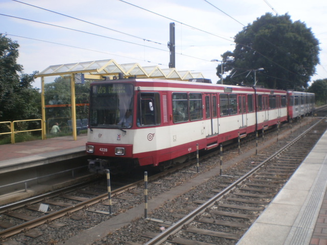 Foto van Rheinbahn Stadtbahnwagen B 4228 Tram door Perzik