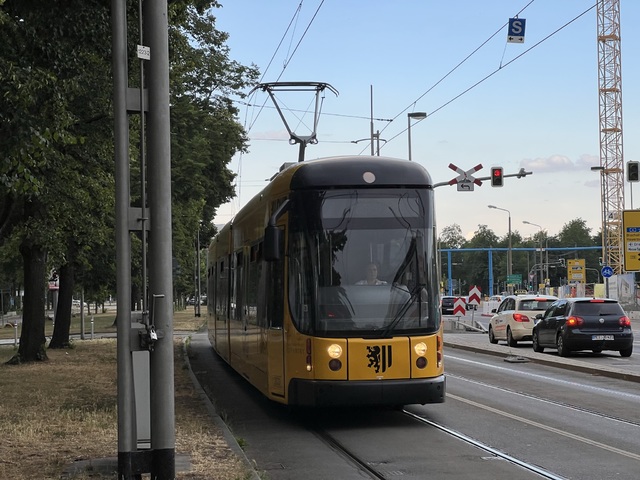 Foto van DVB NGT D8DD 2633 Tram door Stadsbus