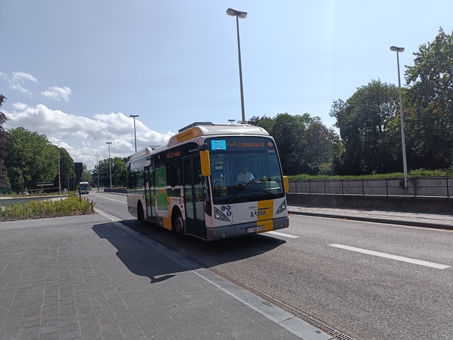 Foto van DeLijn Van Hool A309 Hybrid 2460 Midibus door BusfanTom