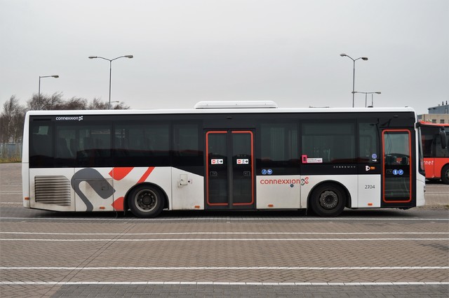 Foto van CXX Iveco Crossway LE (10,8mtr) 2704 Standaardbus door wyke2207