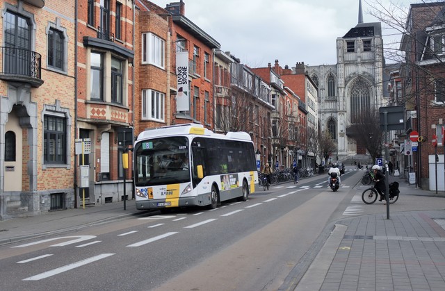 Foto van DeLijn Van Hool A309 Hybrid 5859 Midibus door_gemaakt mauricehooikammer