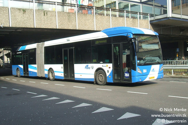 Foto van GVU Van Hool AG300 7864 Gelede bus door_gemaakt Busentrein