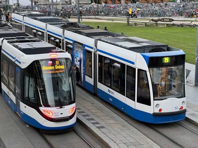 Foto van GVB Siemens Combino 2054 Tram door_gemaakt Stadsbus