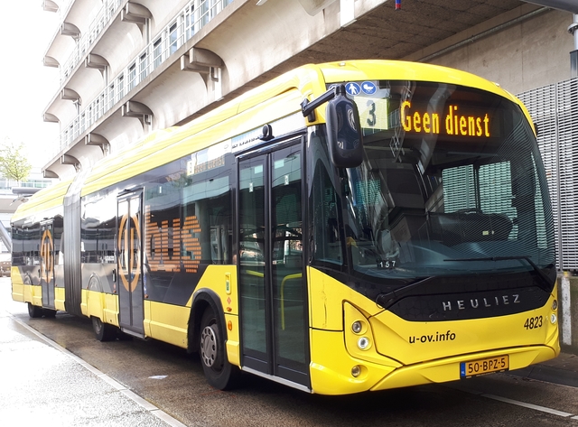 Foto van QBZ Heuliez GX437 ELEC 4823 Gelede bus door glenny82