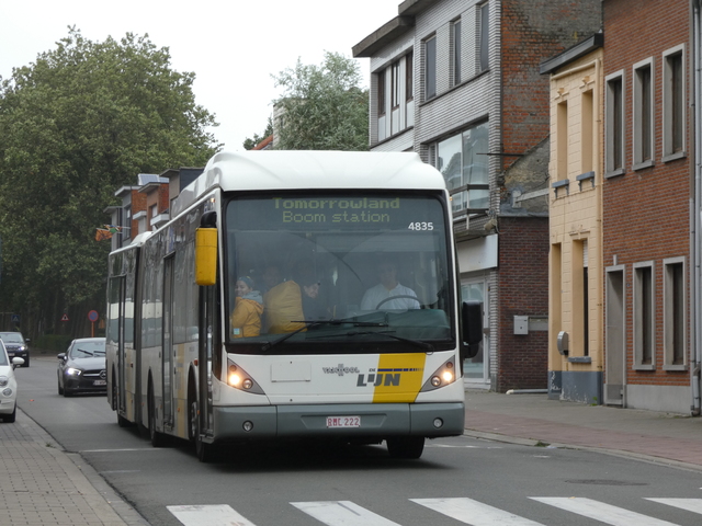 Foto van DeLijn Van Hool AG300 4835 Gelede bus door Delijn821
