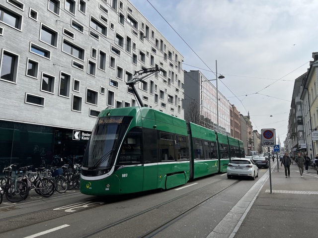 Foto van BVB Flexity 6017 Tram door_gemaakt Stadsbus
