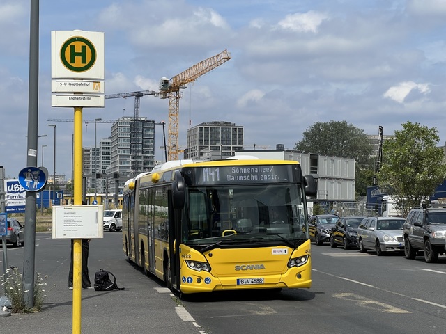 Foto van BVG Scania Citywide LFA 4688 Gelede bus door_gemaakt Stadsbus