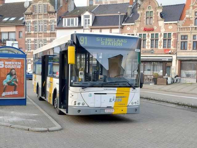 Foto van DeLijn Jonckheere Transit 2000 4526 Standaardbus door LLBRK